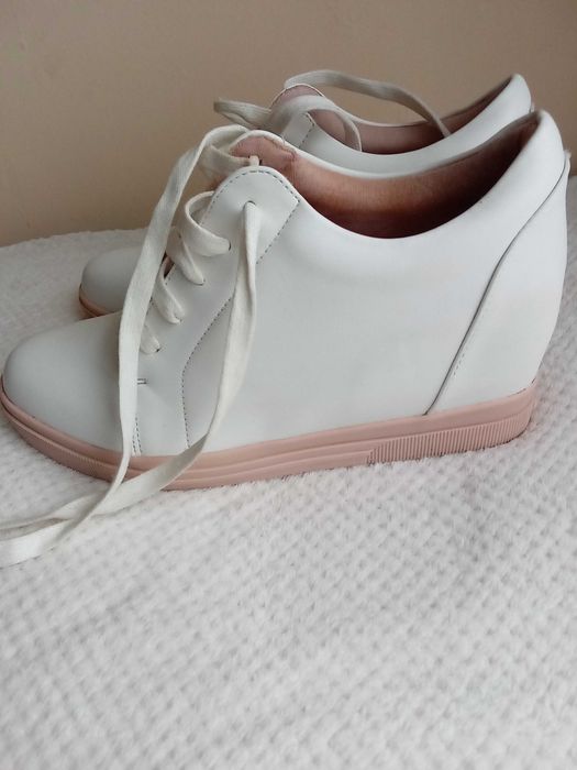 buty i półbuty na koturnie damskie