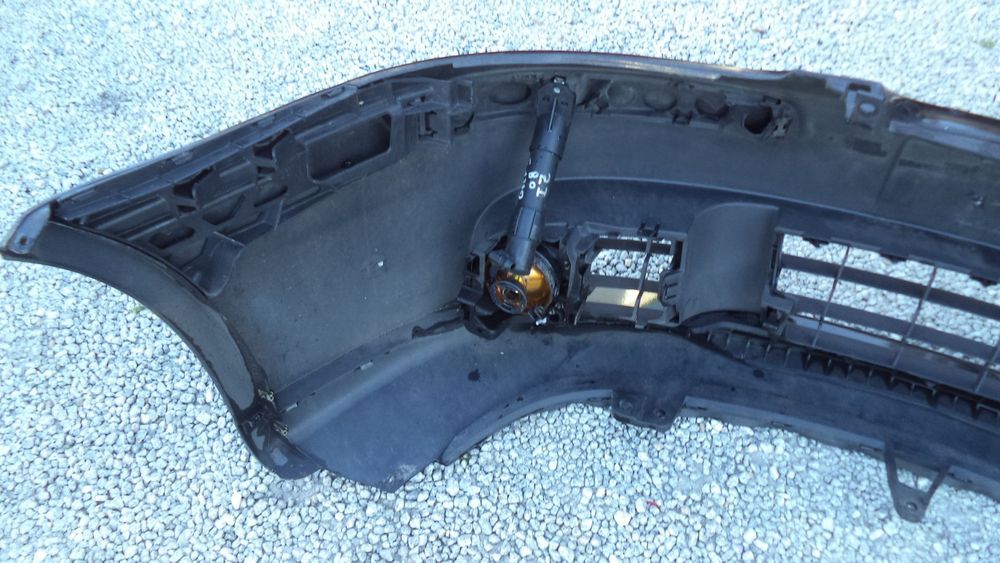 Para-choques VW  GOLF V ano 2003 a 2008  com esguichos para farol, Original