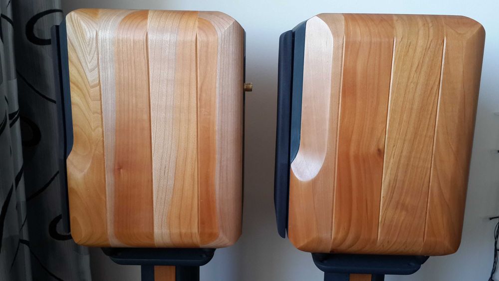 Колонки Chario Constellation Lynx + стійки  , дизайн Sonus Faber