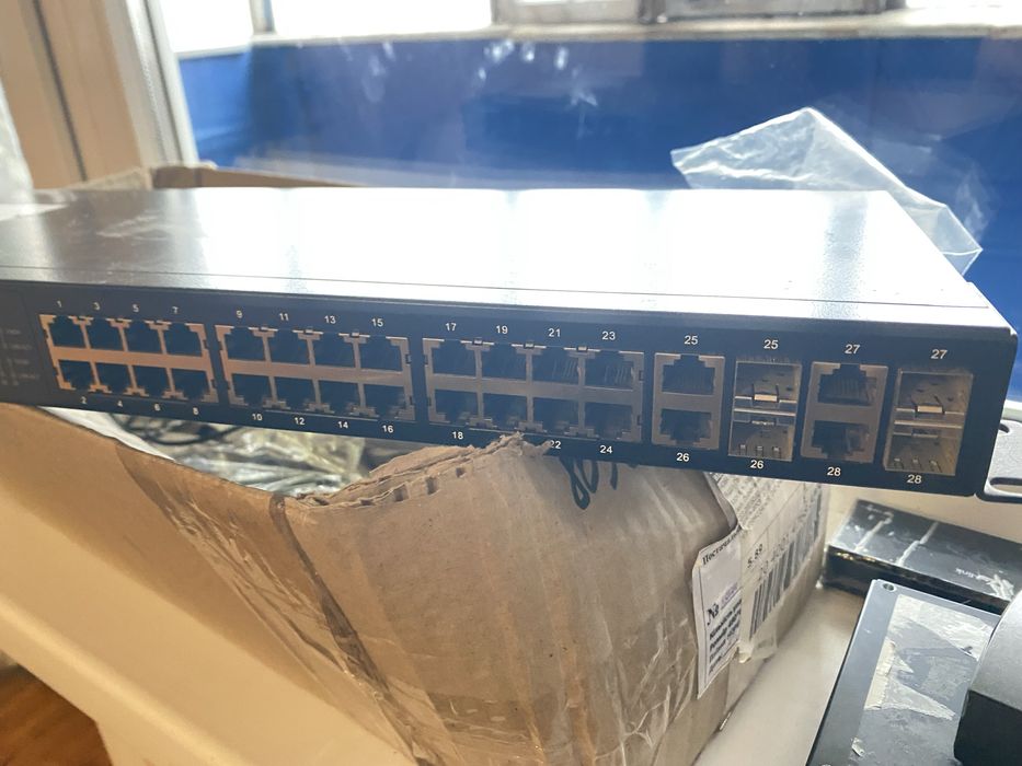 Комутатор мережевий Edge-core ECS3510-28T
