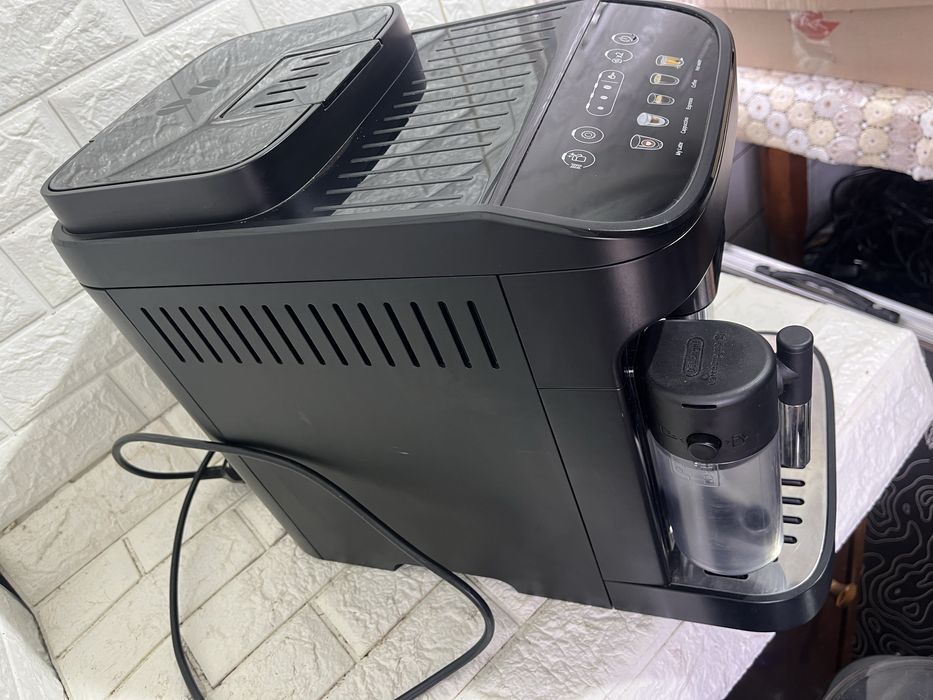 Кавомашина Delonghi magnifica evo