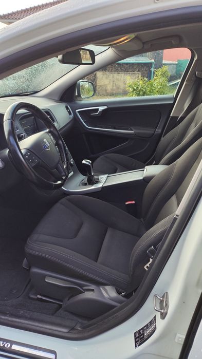 Volvo V60 D4 Momentum Eco