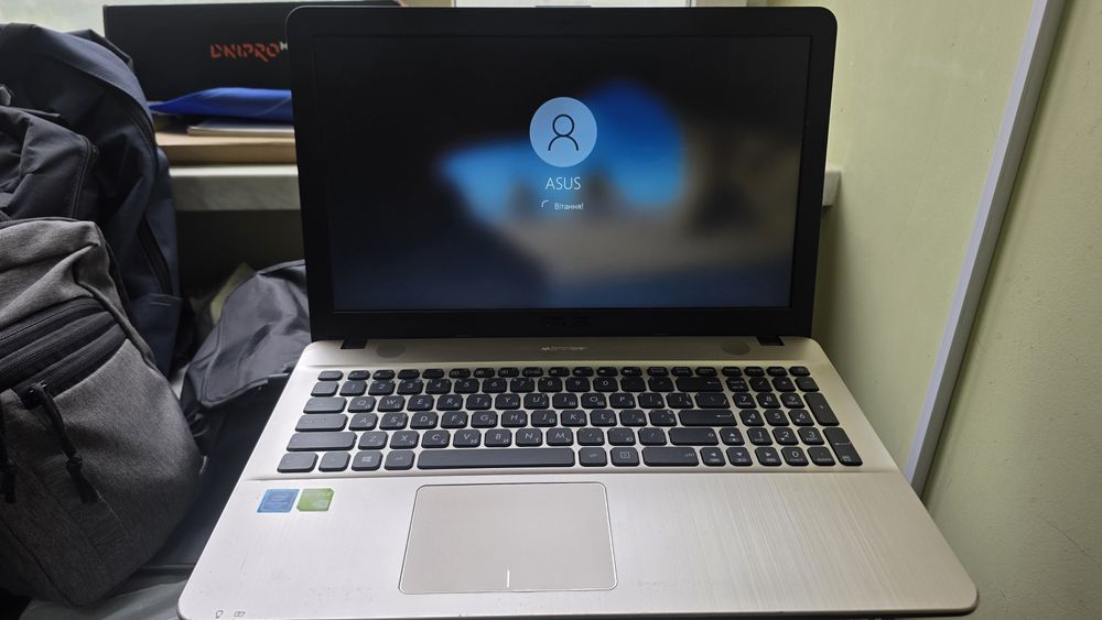 Ноутбук Asus F541SC pentium N3310 4Gb ram hdd 500