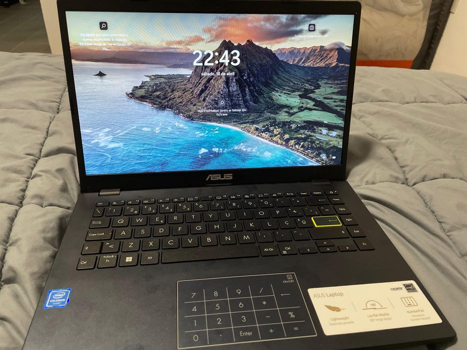 Laptop459132810204303360