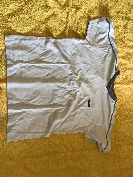 tshirt cinzenta tamanho 12