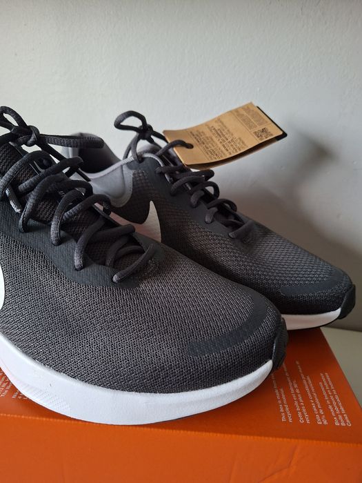 Nike Revolution 7