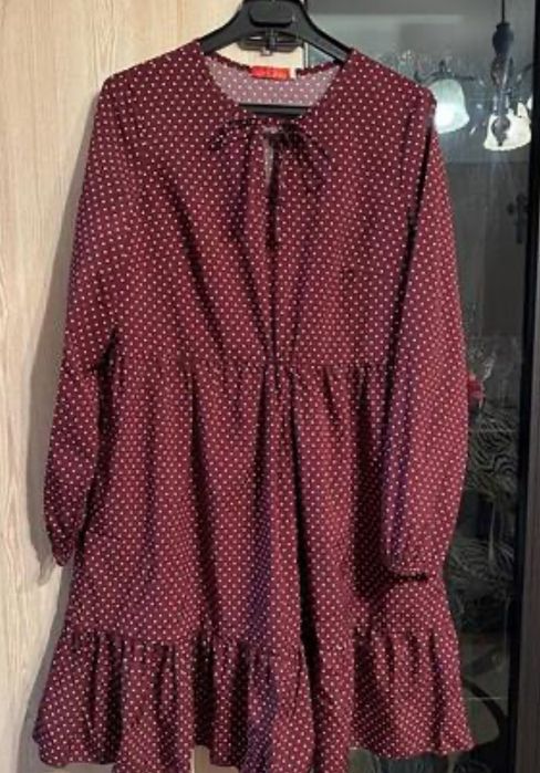 Бордова сукня вільного крою для вагітних