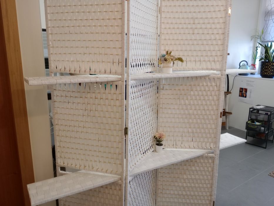 Biombo com prateleiras