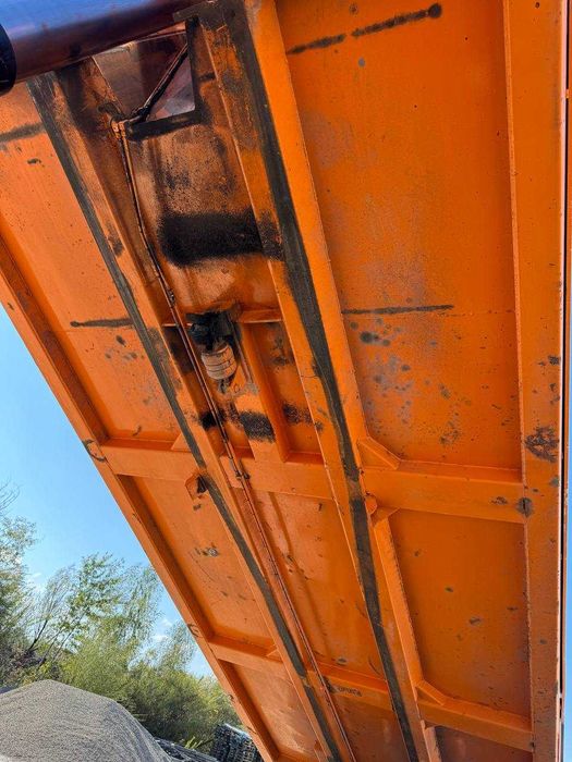 Самоскид повнопривідний з 25 кубовим герметичним кузовом