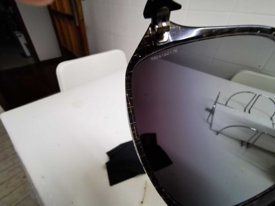 Óculos chanel originais Foram super caros Tem alguns riscos