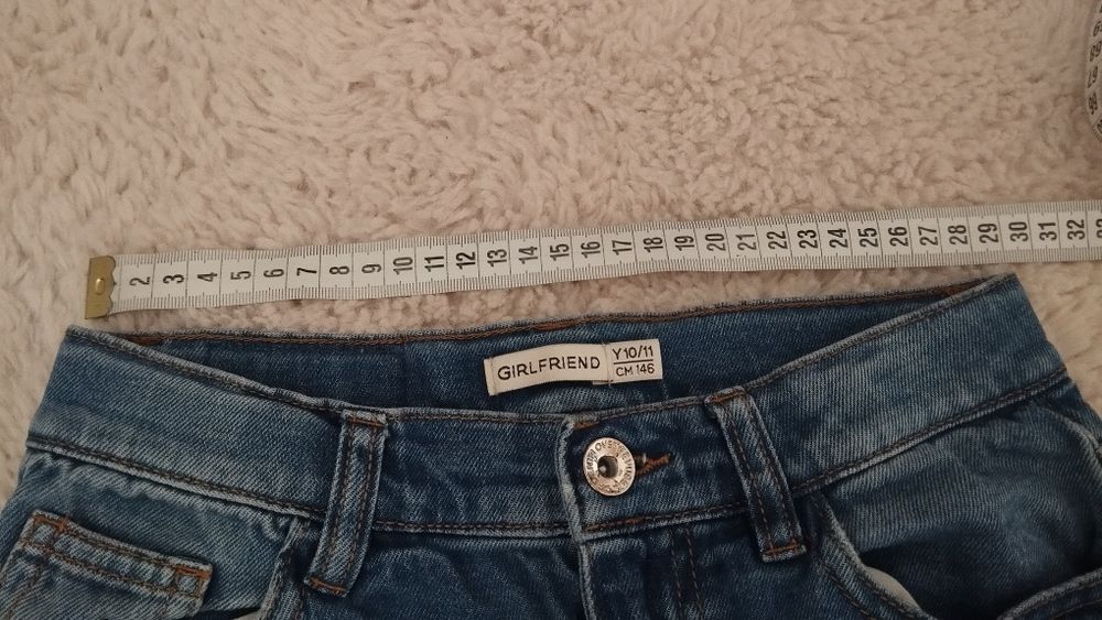 Spodnie jeans z dziurami