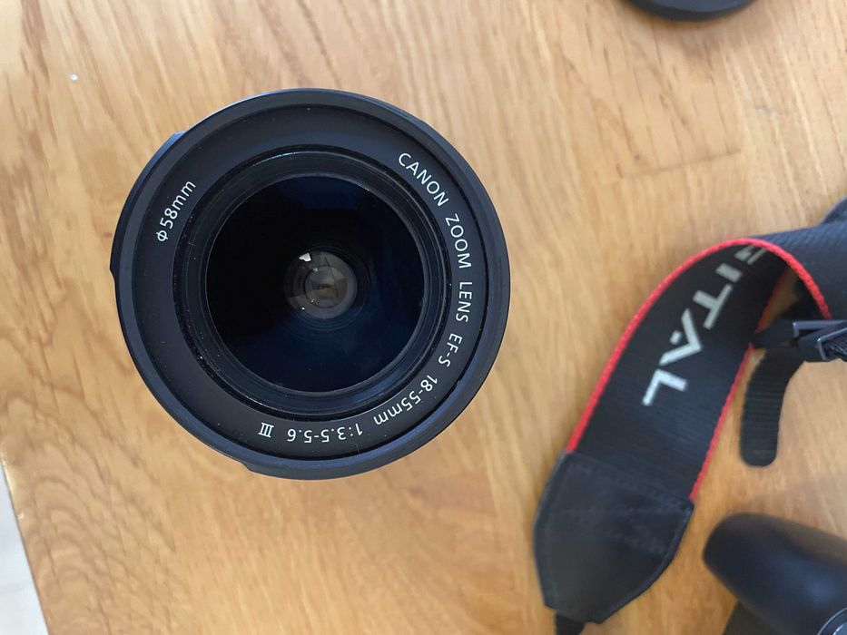 Canon EOS 1100D + EF-S 18-55mm