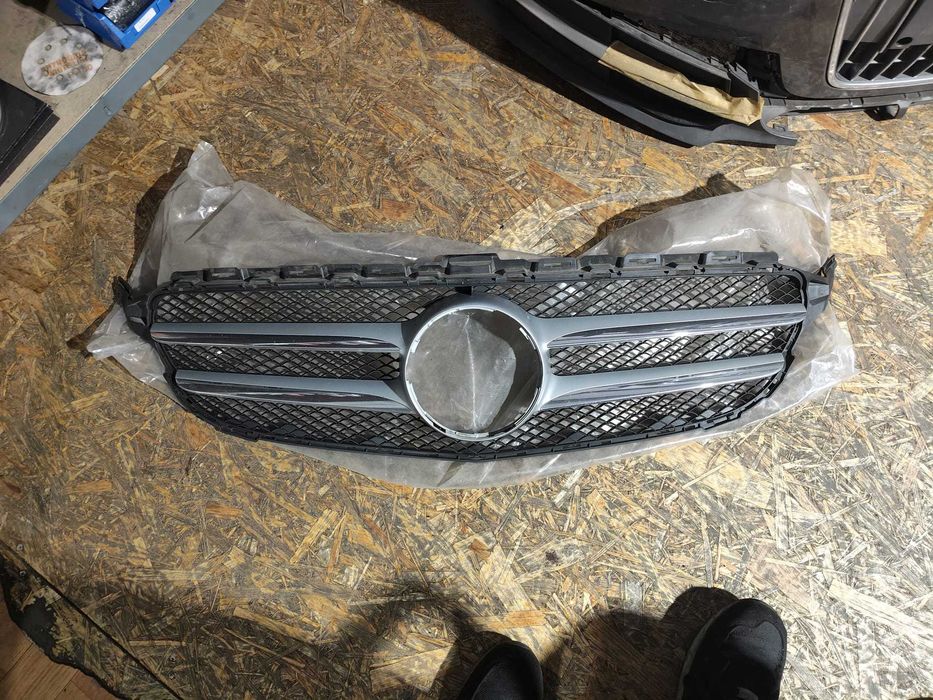 Mercedes Benz C-Class 205 Grelha Dianteira - A2058800183