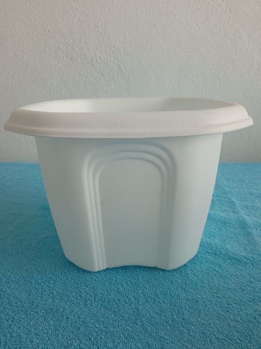 3 vasos para plantas de porte pequeno/médio 2preto+1branco