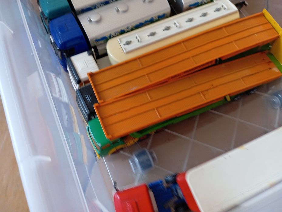 Zabawki siku matchbox corgi