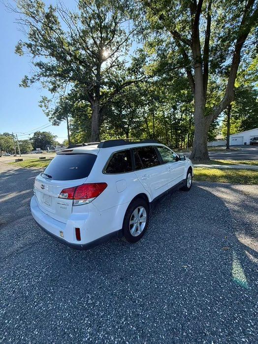 Subaru Outback Limited      2013