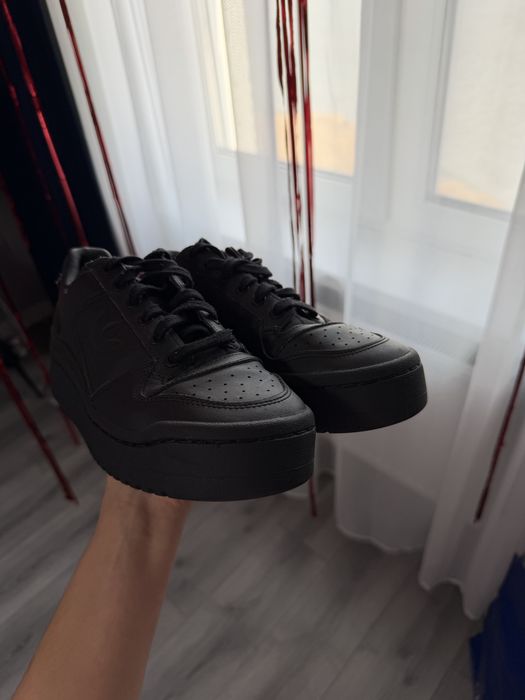 Кросівки жіночі adidas