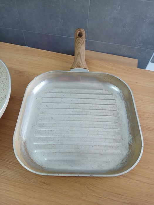 Frying Pan and Grill429752707176867842