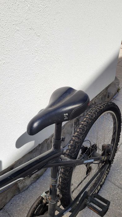 Bicicleta GT Avalanche 3.0