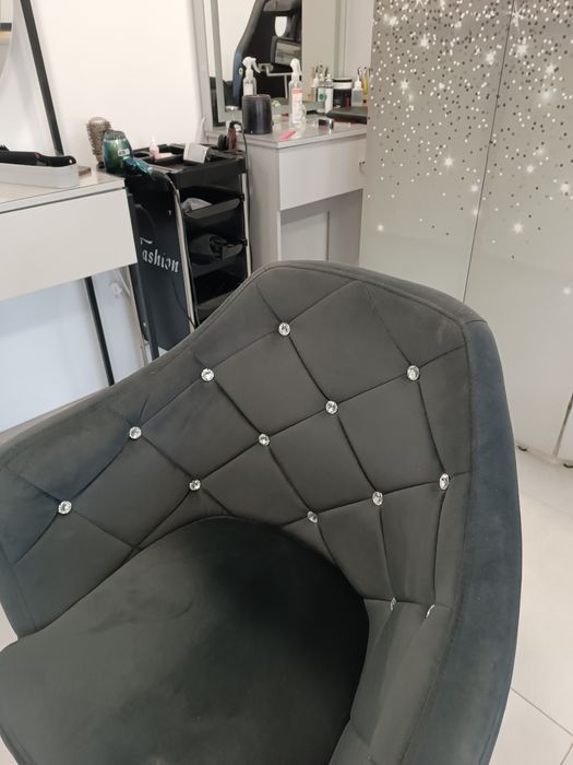 Крісло перукарське в ідеальному стані. Лишилось одне.