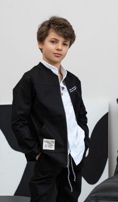 Костюм, бомбер і штани