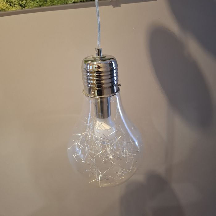Lampa w kształcie żarówki