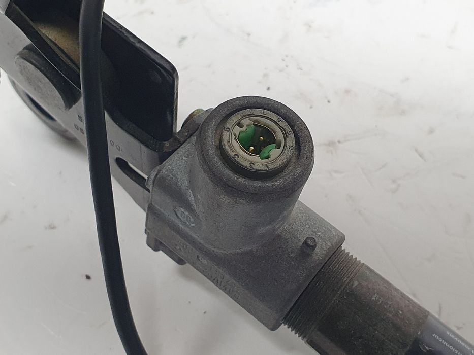 Encaixe de cinto frente esquerdo BMW 5 (E39)