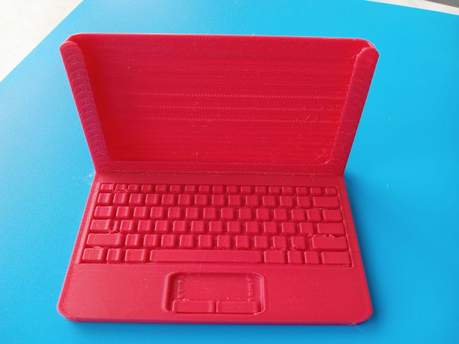 Wizytownik w kształcie laptopa stojący