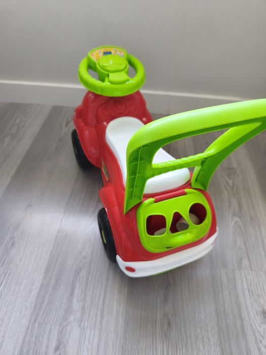 Andador  CLEMENTONI 3 em 1
Andador CLEMENTONI Baby Ride-On Car 3 em 1
