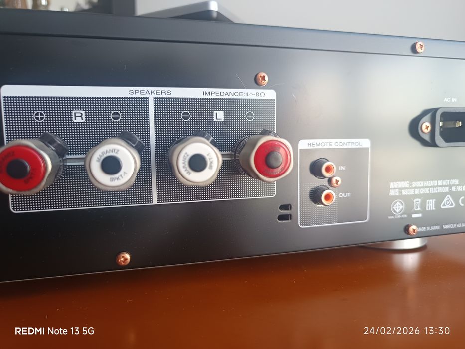 Amplificador stereo Marantz PM 7005 com comando