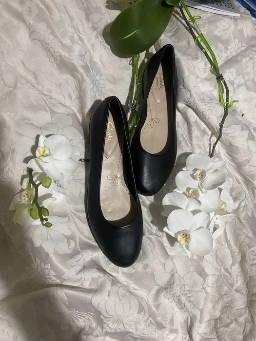Pantofle Clarks.  skóra naturalna. Nowe.