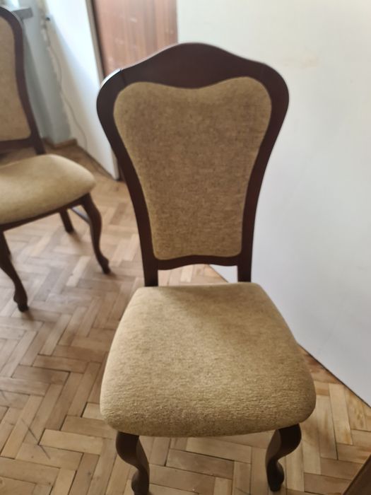 Stół z krzesłami do jadalni