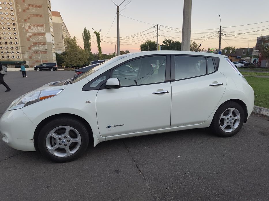 Nissan leaf в хорошем состоянии
