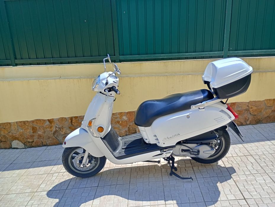 Vendo motorizada kynco like 125cc de 2015 com   20500 km