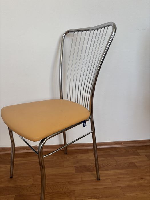 Стул кухонный /кухонна мебель4 шт