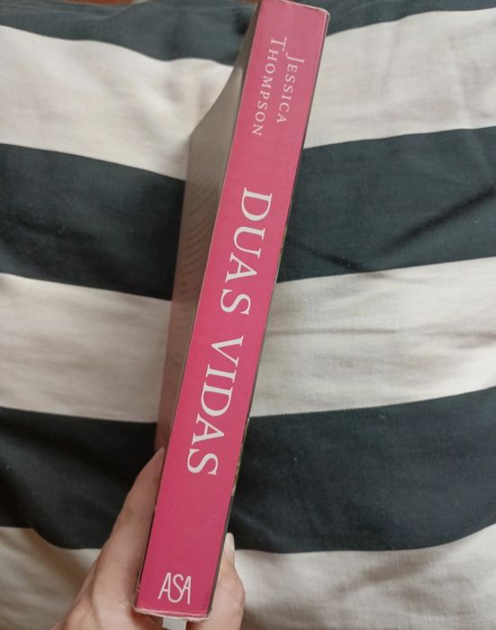 Livro "Duas Vidas" de Jéssica Thompson