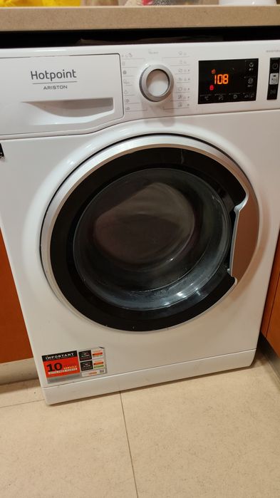 Máquina de lavar roupa Ariston Hotpoint 1400rpm, 8kg ano 2025