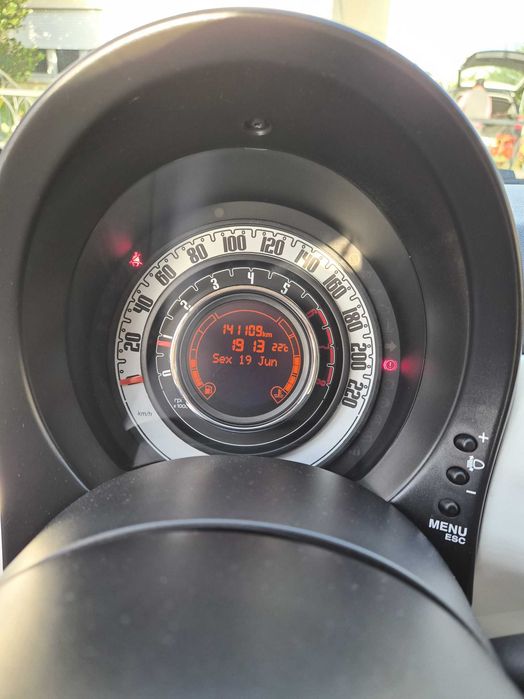 Fiat 500 2012 em ótimo estado 140.000 KM 1.2 cilindrada