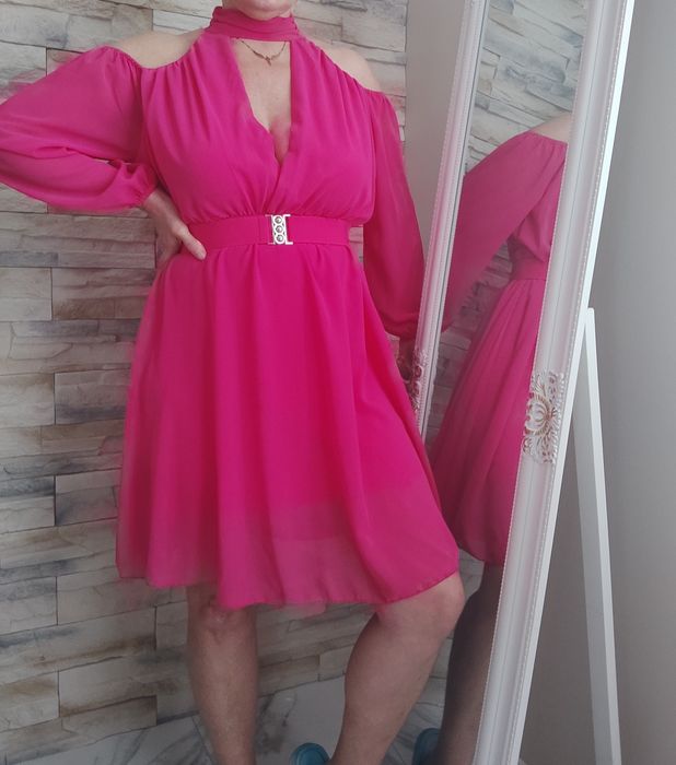 Sukienka na długi rękaw odkryte ramiona kopertowy dekolt