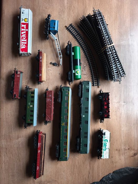 Conjunto de locomotiva e vagões