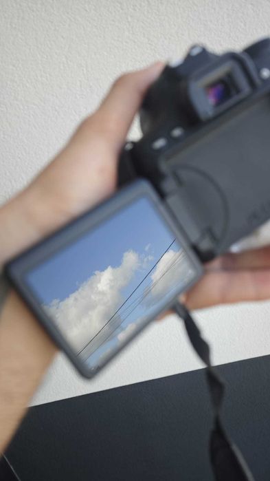 Máquina Canon EOS 750D com duas lentes, carregador e cartão de 16gb