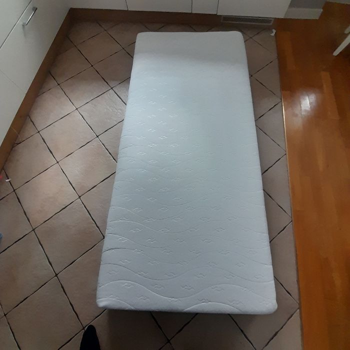 Materac 90×200. .