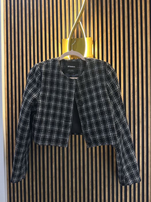 Укорочений твідовий піджак чорний stimma