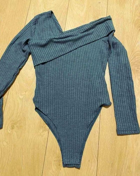 Body sweterek odkryte ramie, elegancki shein M