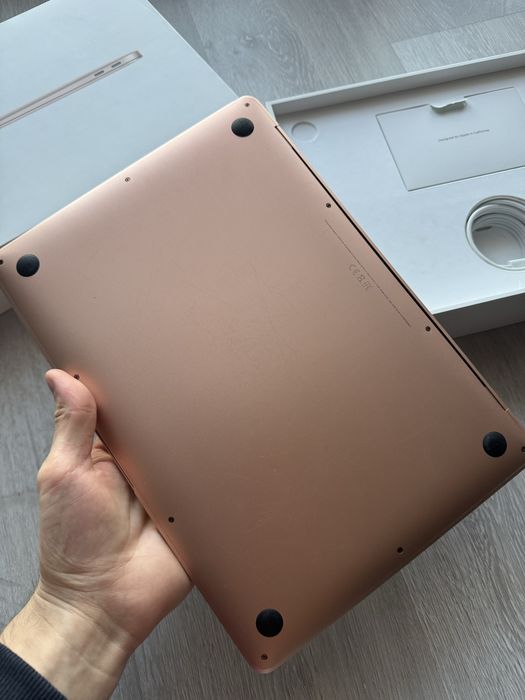 MacBook Air 13 M1 8/256, гарний стан