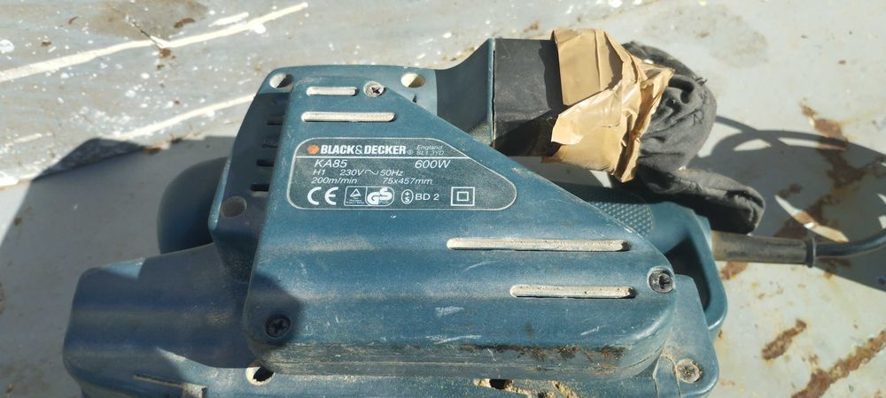 Шліфмашинка стрічкова BlackDecker KA85
