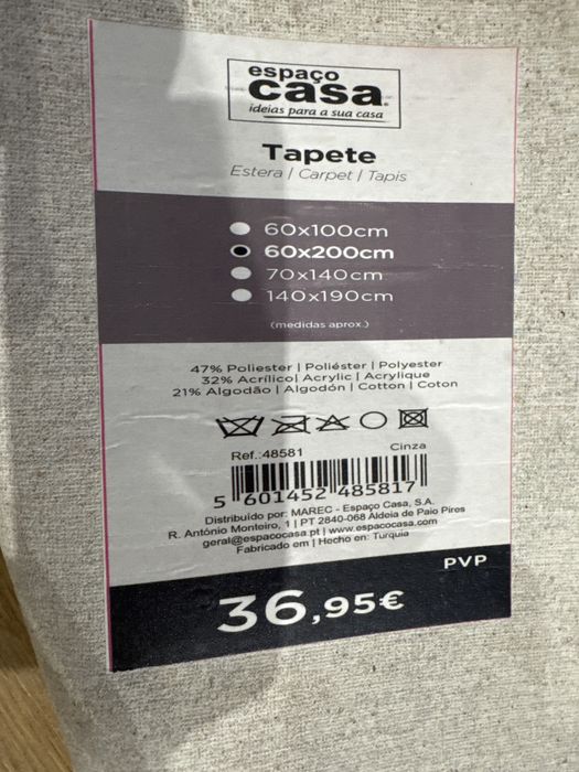 Tapete de cor taupe reservado