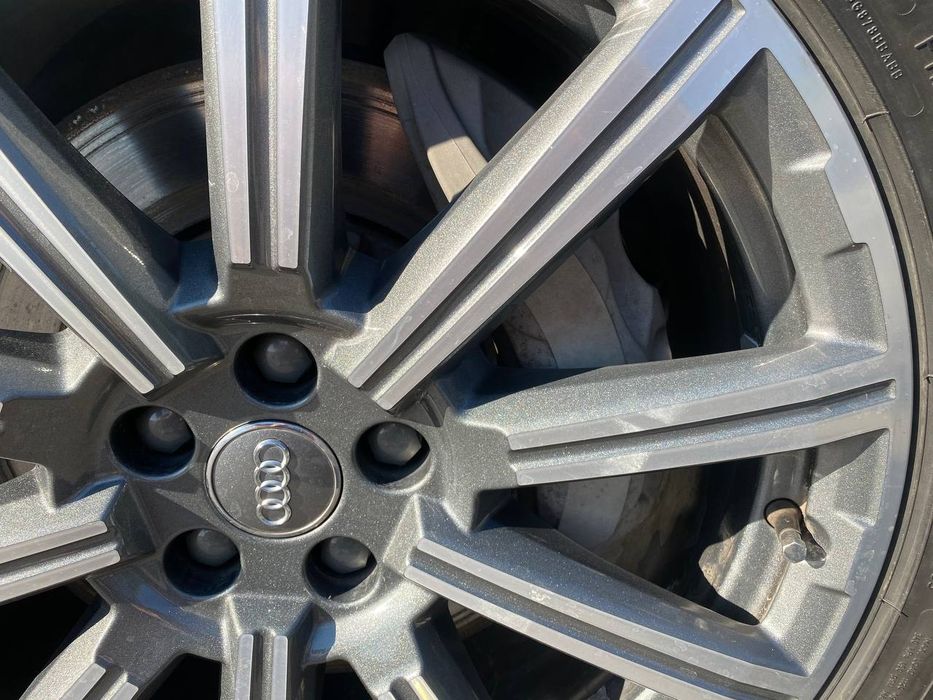 Aydi Q7 4m 2016 рік.