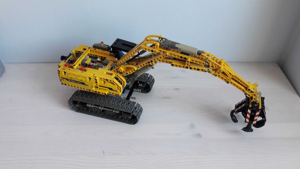 Lego Technic 42006 (10-16) Koparka gąsienicowa