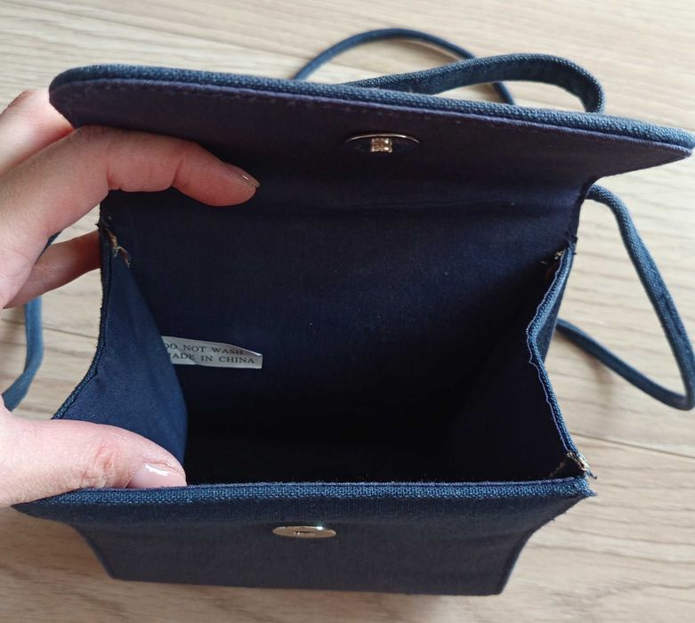 Mała granatowa torebka
